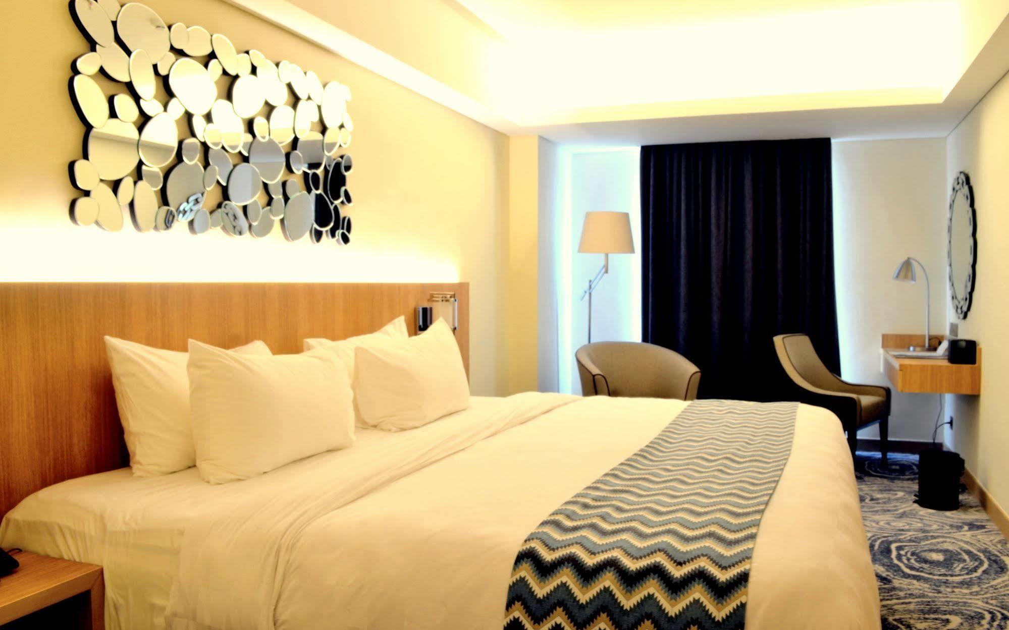 Louis Kienne Hotel Simpang Lima Semarang Exteriér fotografie
