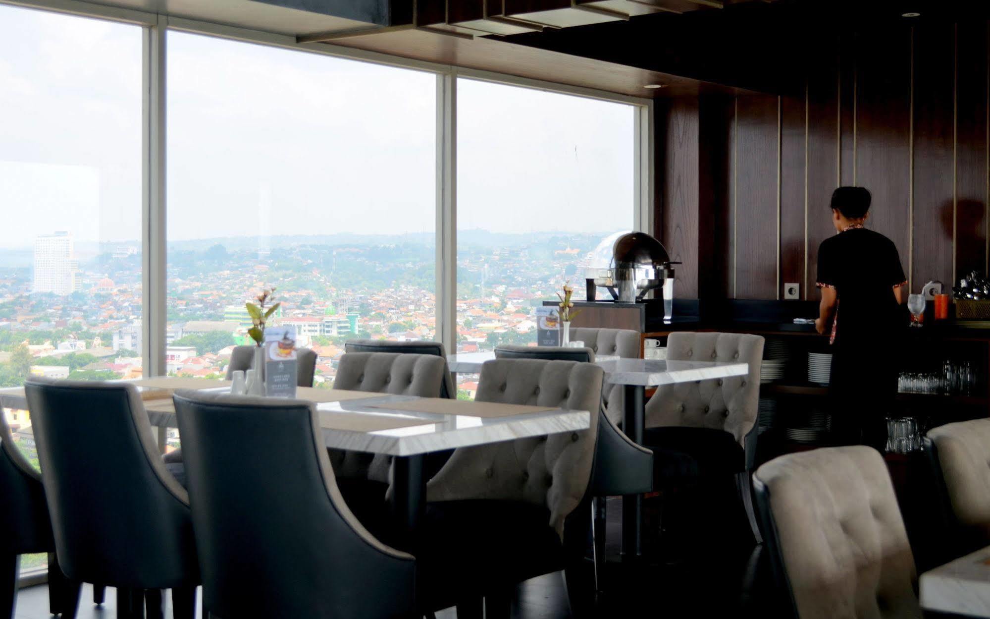 Louis Kienne Hotel Simpang Lima Semarang Exteriér fotografie